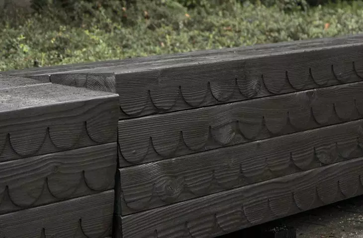 mebel nawiązujący do tożsamości miejsca, unikający przebodźcowania ze względu na sąsiadujący z placówką szkoły ośrodek uczęszczany przez dzieci neuroatypowe