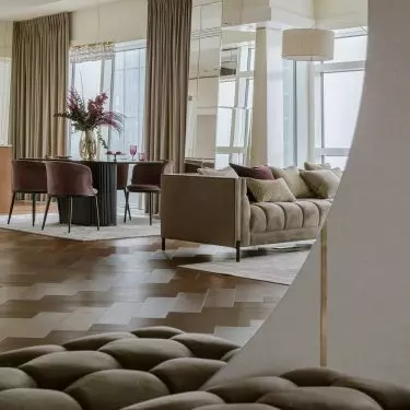 The floors, bathrooms and kitchen were already finished 