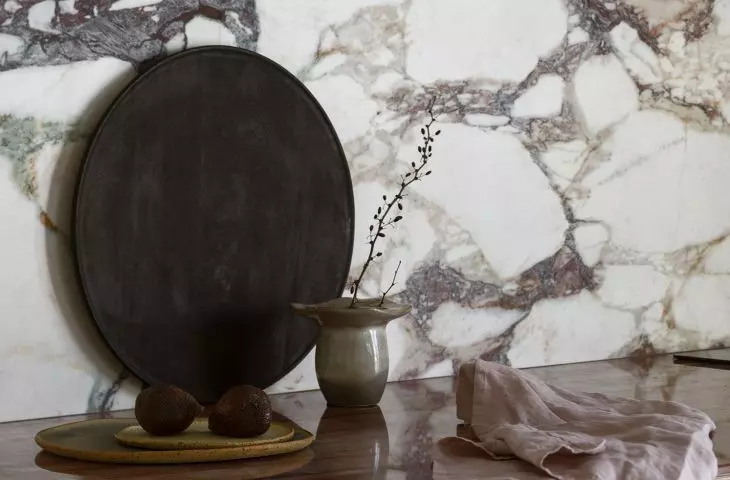 The top was made of natural red quartzite