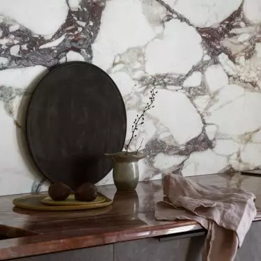 The top was made of natural red quartzite