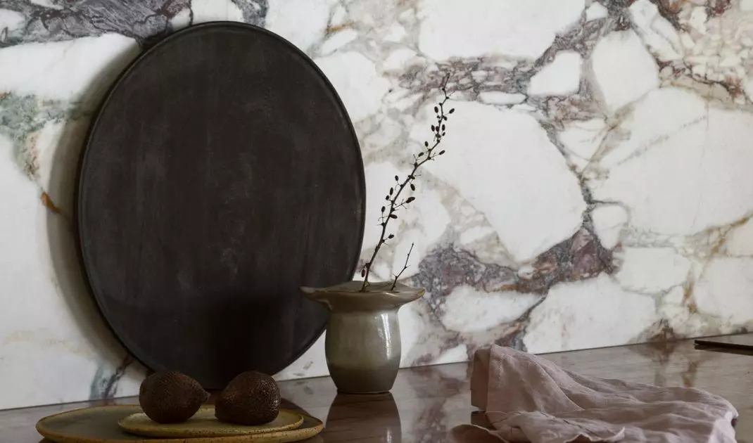 The top was made of natural red quartzite
