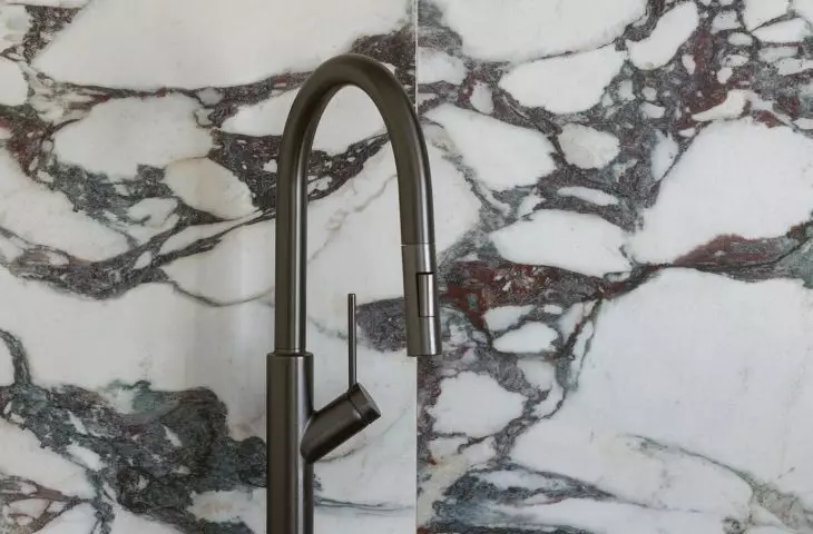 The use on the tiles combines shades of white, cream and burgundy