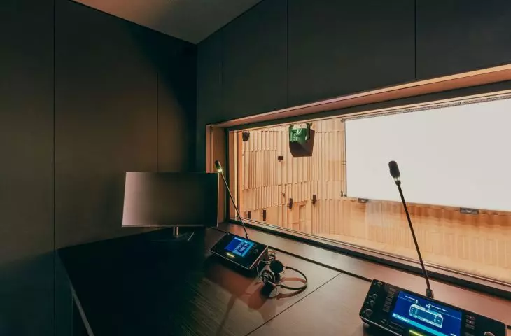 Interpreter's cabin - Rockfon Mono Acoustic ceiling