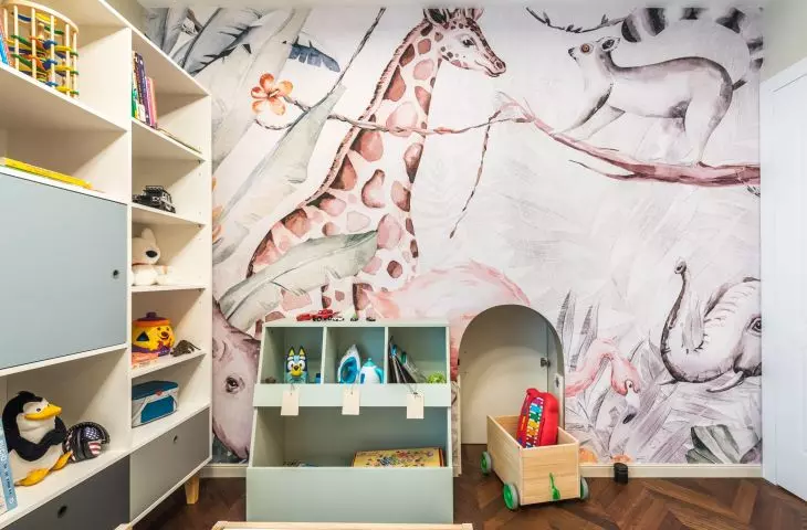 The architect used animal motifs in the arrangement