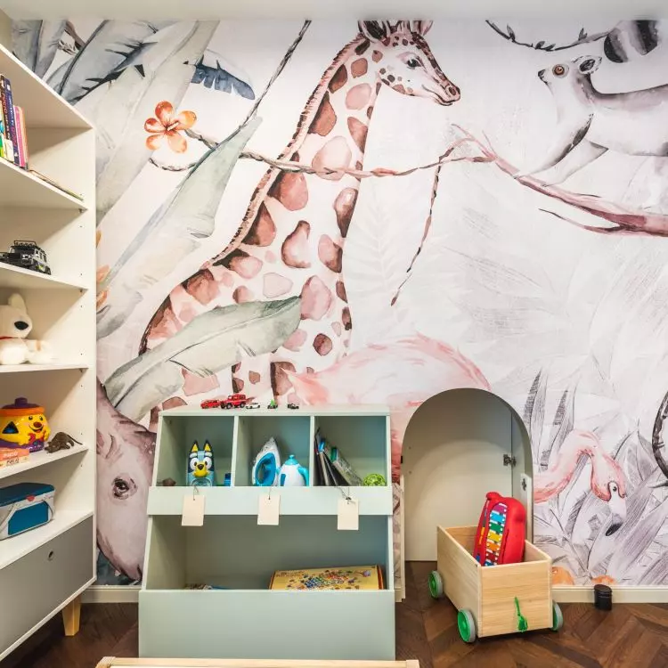 The architect used animal motifs in the arrangement