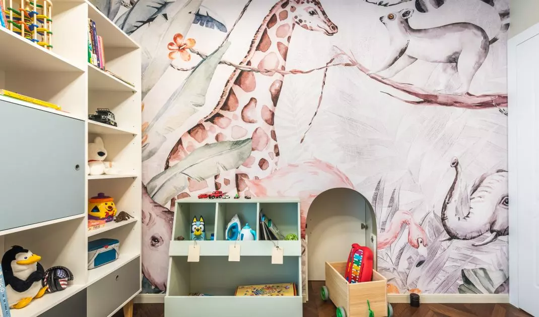 The architect used animal motifs in the arrangement