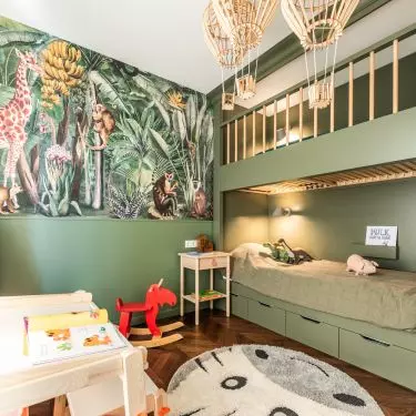 The wall of the boys' room was decorated with wallpaper with a jungle motif