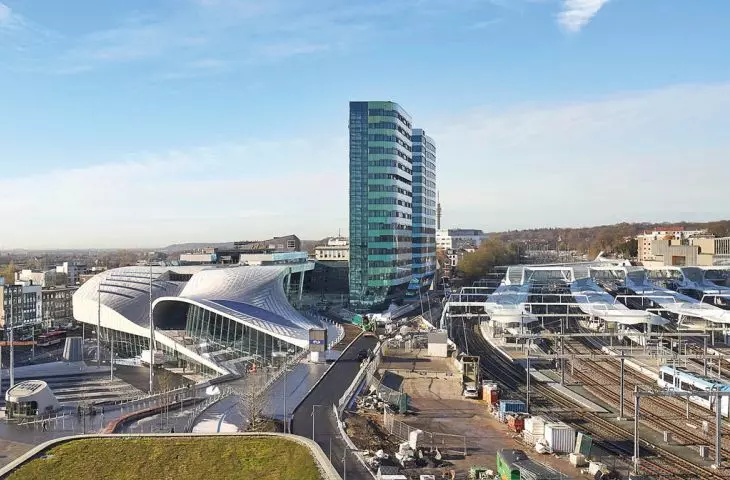 masterplan i wnętrze centralnego dworca kolejowego (1999–2015), Arnhem, Holandia