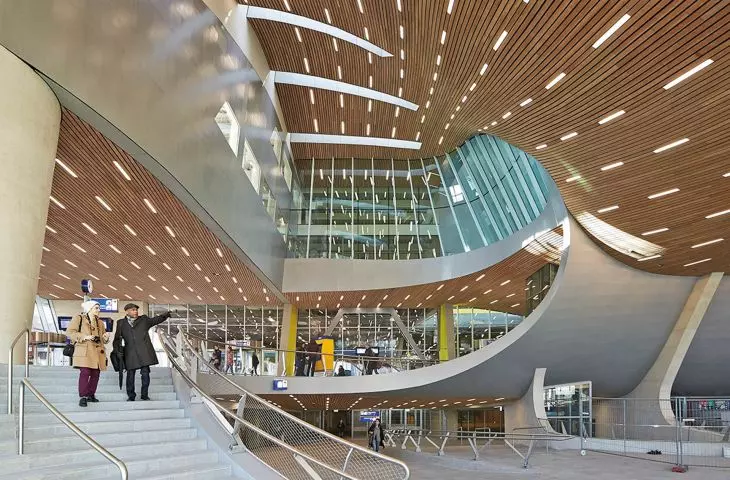 wnętrza centralnego dworca kolejowego (1999–2015), Arnhem, Holandia