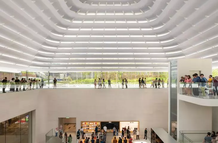 Sklep Apple The Exchange TRX projektu Foster + Partners w Malezji jest zorganiowany na trzech poziomach