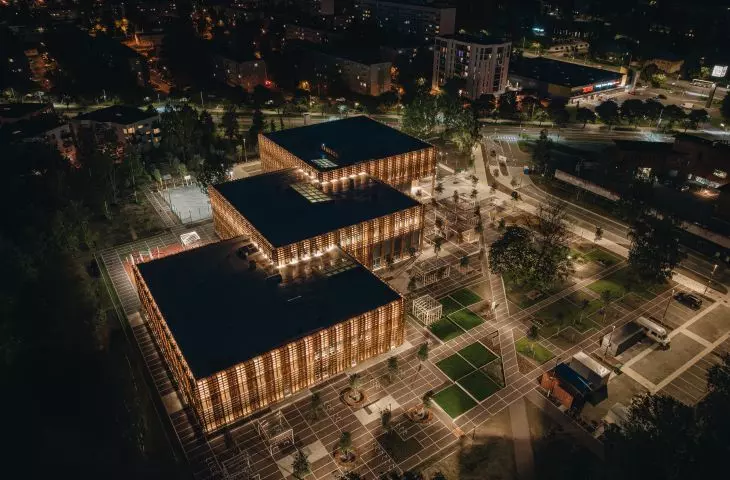 Widok z lotu ptaka na Pelgulinna State Secondary School, zaprojektowaną przez Arhitekt Must
