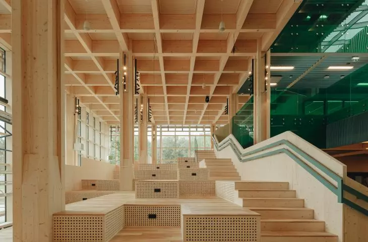 The staircase at Pelgulinna State Secondary School, designed by Arhitekt Must studio, connects all floors into a cohesive whole, mimicking the natural slopes of the terrain