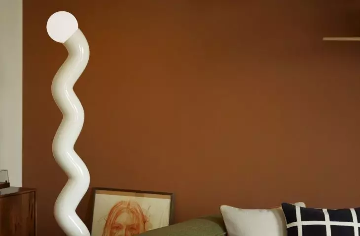 Plastic accessories will be the perfect choice for a Squiggle Memphis style interior