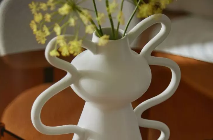 The interestingly shaped vase will be the perfect addition to a Squiggle Memphis style interior