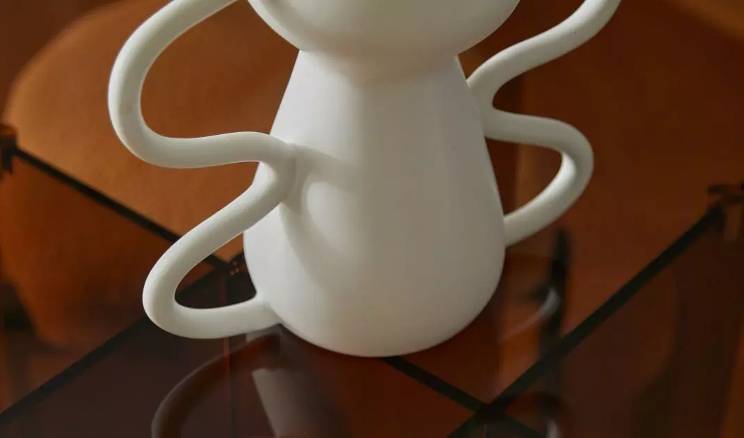 Wazon o ciekawym kształcie będzie idealnym dodatkiem do wnętrza w stylu Squiggle Memphis