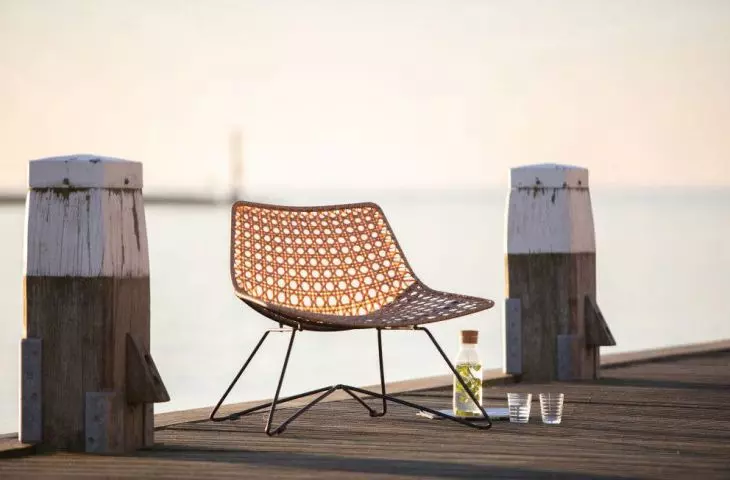 How to decorate a balcony?
