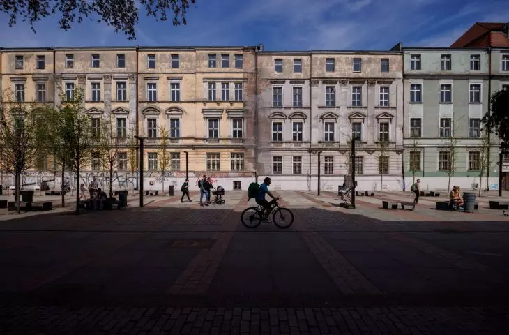 Plac przy ulicy Dworcowej w Katowicach