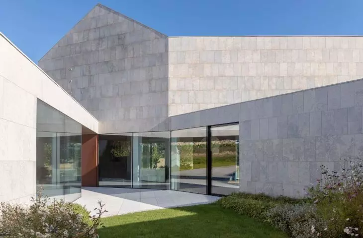 Loop house - view of the inner courtyard