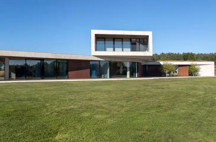 Loop house - elevation from the lake side