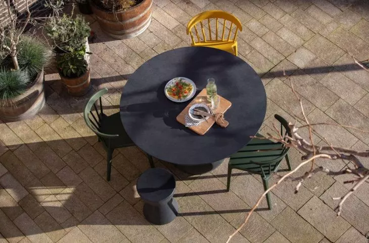 How to decorate a balcony?