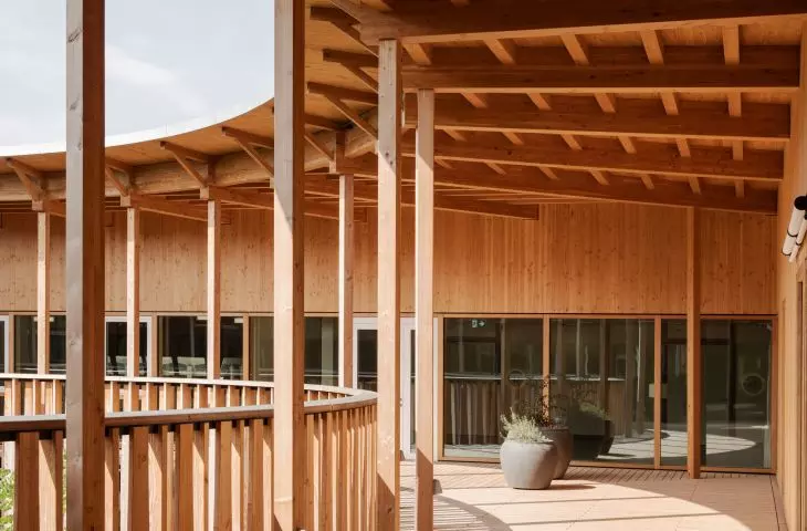 Wooden courtyard with vertical posts and slatted ceiling