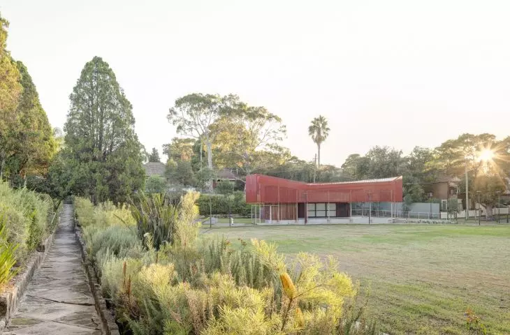 Hurlstone Park community center blends harmoniously with surrounding nature 