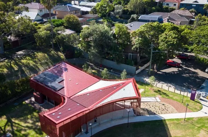 Community center in Hurlstone Park has flat roof in red and white colors