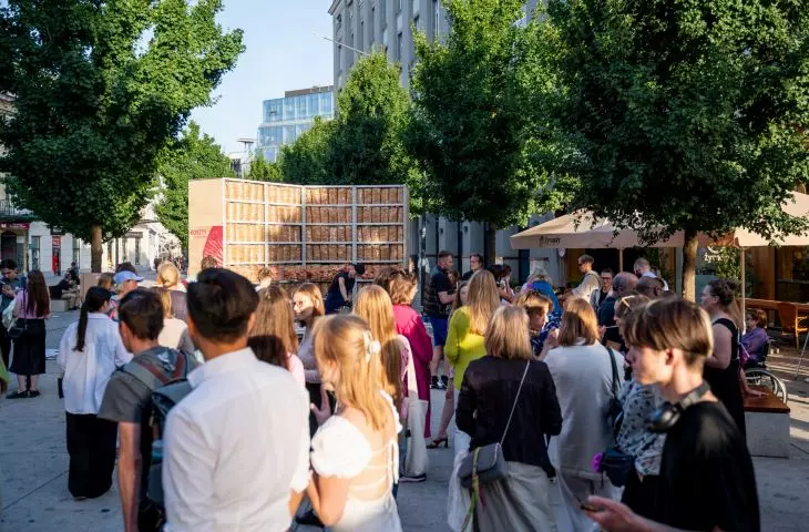 Warszawiacy i warszawianki przed instalacją