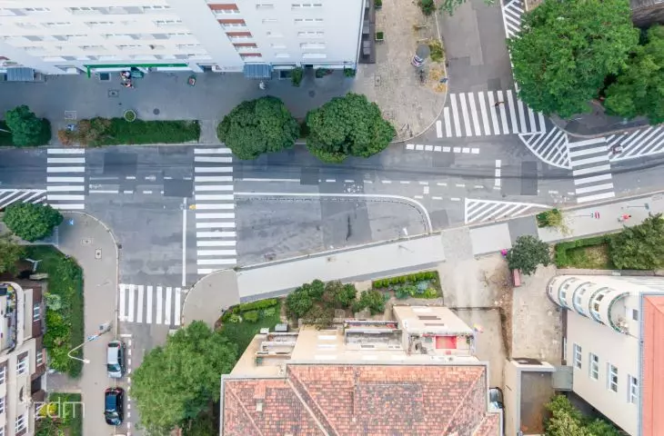 Sienkiewicza street at the intersection with Gajowa street (top) and Kochanowskiego street (bottom)  