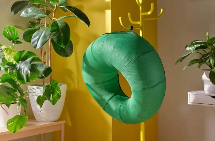 The seat can be hung with a special loop