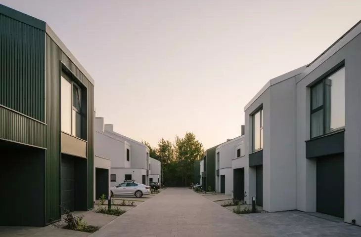 single-family houses in green surroundings