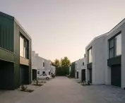 single-family houses in green surroundings
