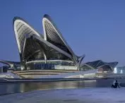 Architektoniczny koncept Miejskiego Centrum Sztuki w Zhuhai jest inspirowany wzorami szewronowymi