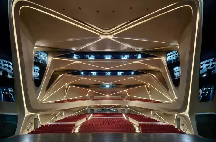 Centrum Sztuki w Zhuhai  —  wnętrze Grand Theatre