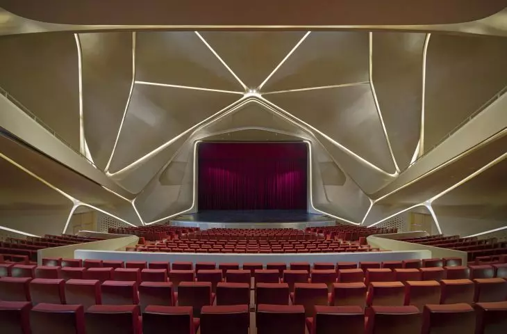 Centrum Sztuki w Zhuhai  —  wnętrze Grand Theatre