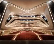 Centrum Sztuki w Zhuhai  —  wnętrze Grand Theatre kontynuuje ideę ażurowego dachu