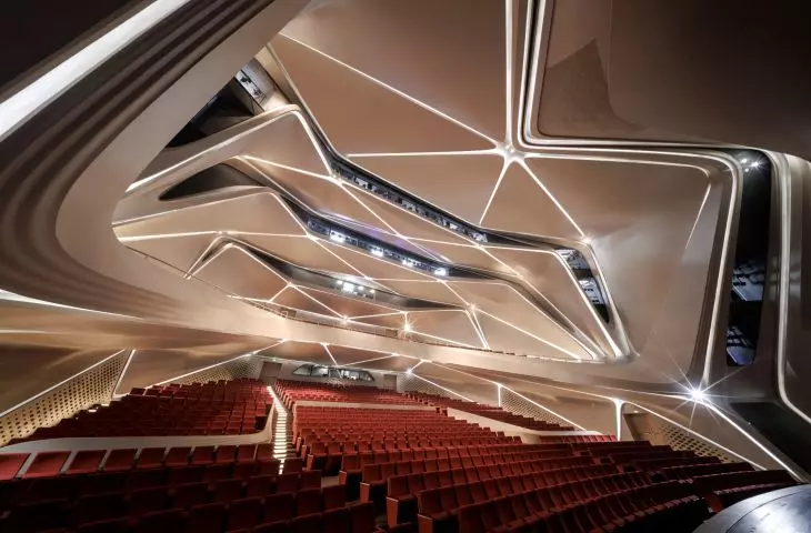 Centrum Sztuki w Zhuhai  —  wnętrze Grand Theatre