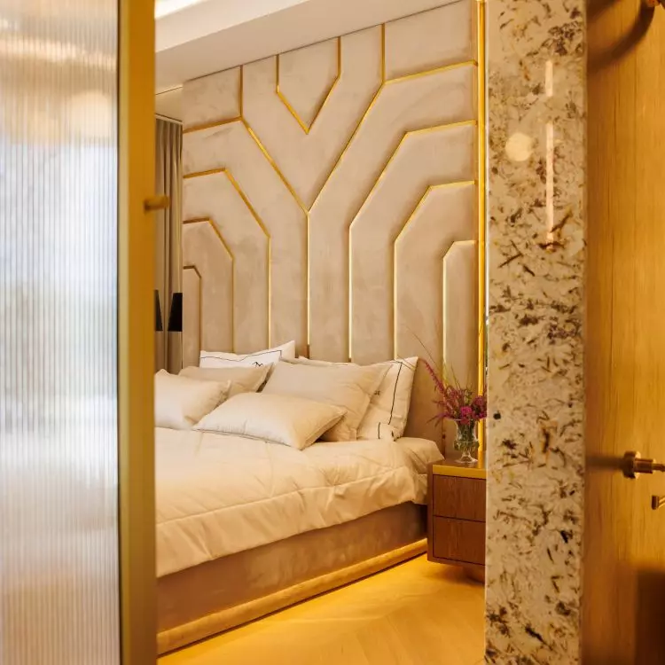 The open bath area was separated from the bathroom by an ornate crystal sliding wall