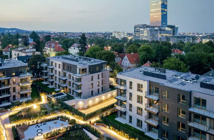 Atrium Oliva. W tle kompleks biuowy Olivia Business Centre
