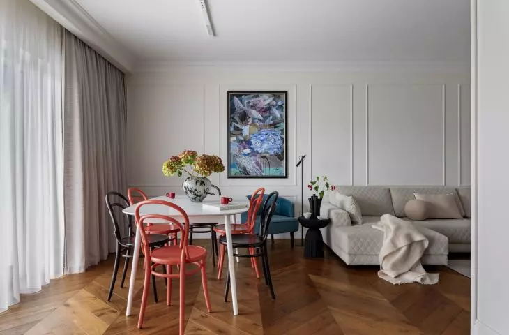 Thanks to changes in the functional layout, it was possible to create an open space of the kitchen with the dining room