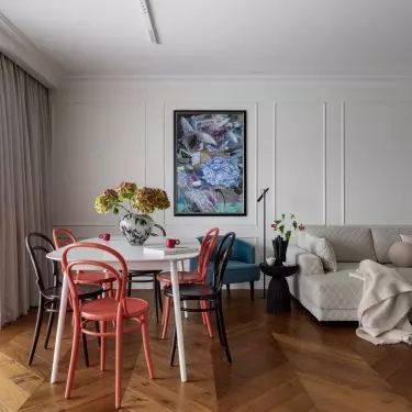 Thanks to changes in the functional layout, it was possible to create an open space of the kitchen with the dining room