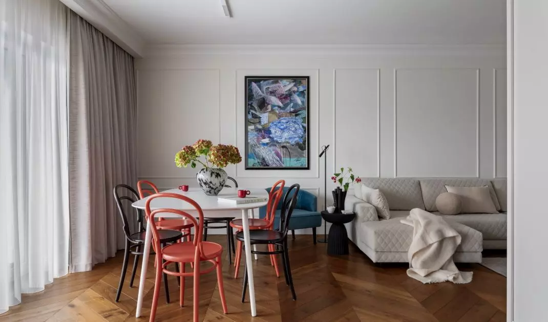 Thanks to changes in the functional layout, it was possible to create an open space of the kitchen with the dining room