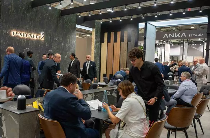 Nowatorska strategia Ceramiki Paradyż podczas targów Cersaie w Bolonii