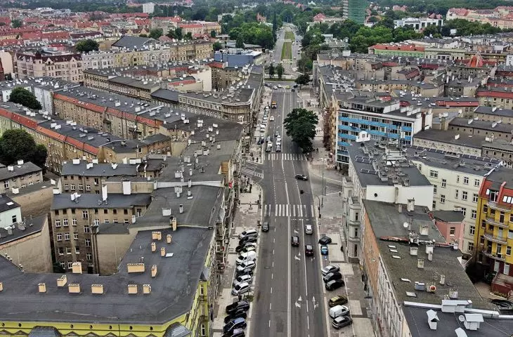 The section between the Consent Square and the Grey Regiments Square traffic circle visible in the distance before reconstruction