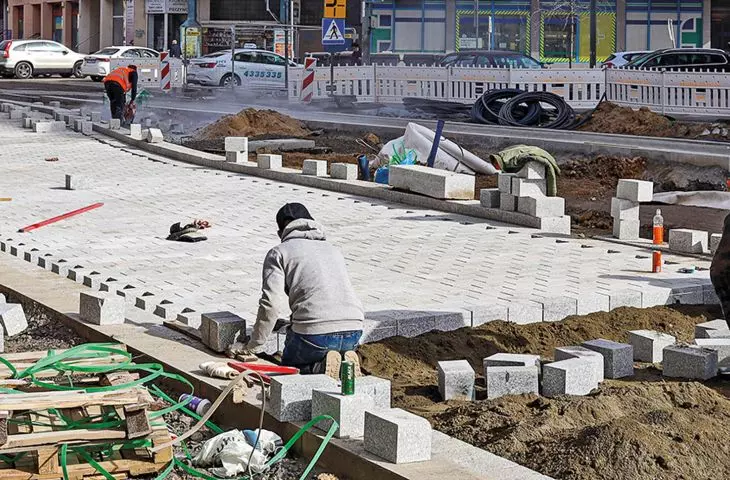New lanes are made of large granite pavers