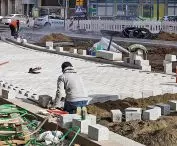 nowe pasy ruchu wykonane są z dużej granitowej kostki