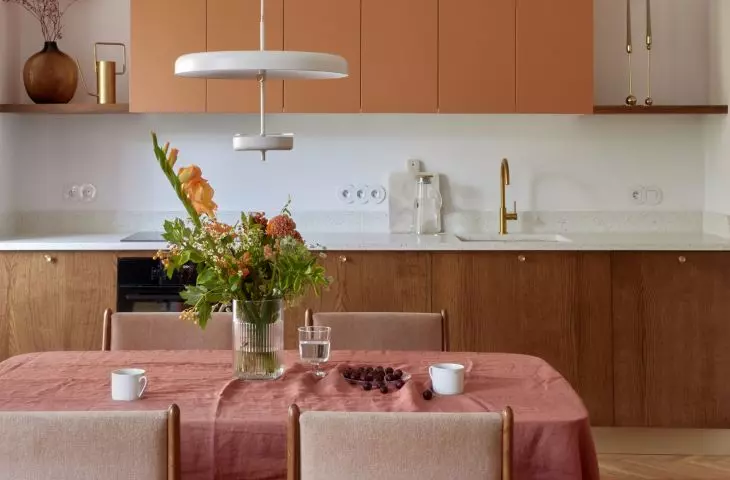  Kitchen in an arch-shaped alcove