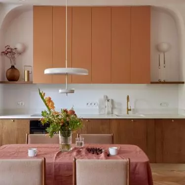  Kitchen in an arch-shaped alcove