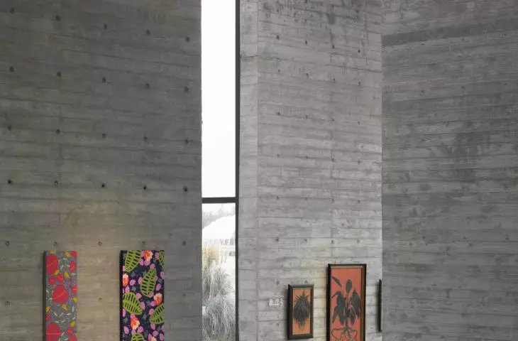 The exhibition halls of Ginkgo Gallery are connected by narrow passageways, allowing visitors to move freely and explore more spaces