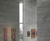 The exhibition halls of Ginkgo Gallery are connected by narrow passageways, allowing visitors to move freely and explore more spaces